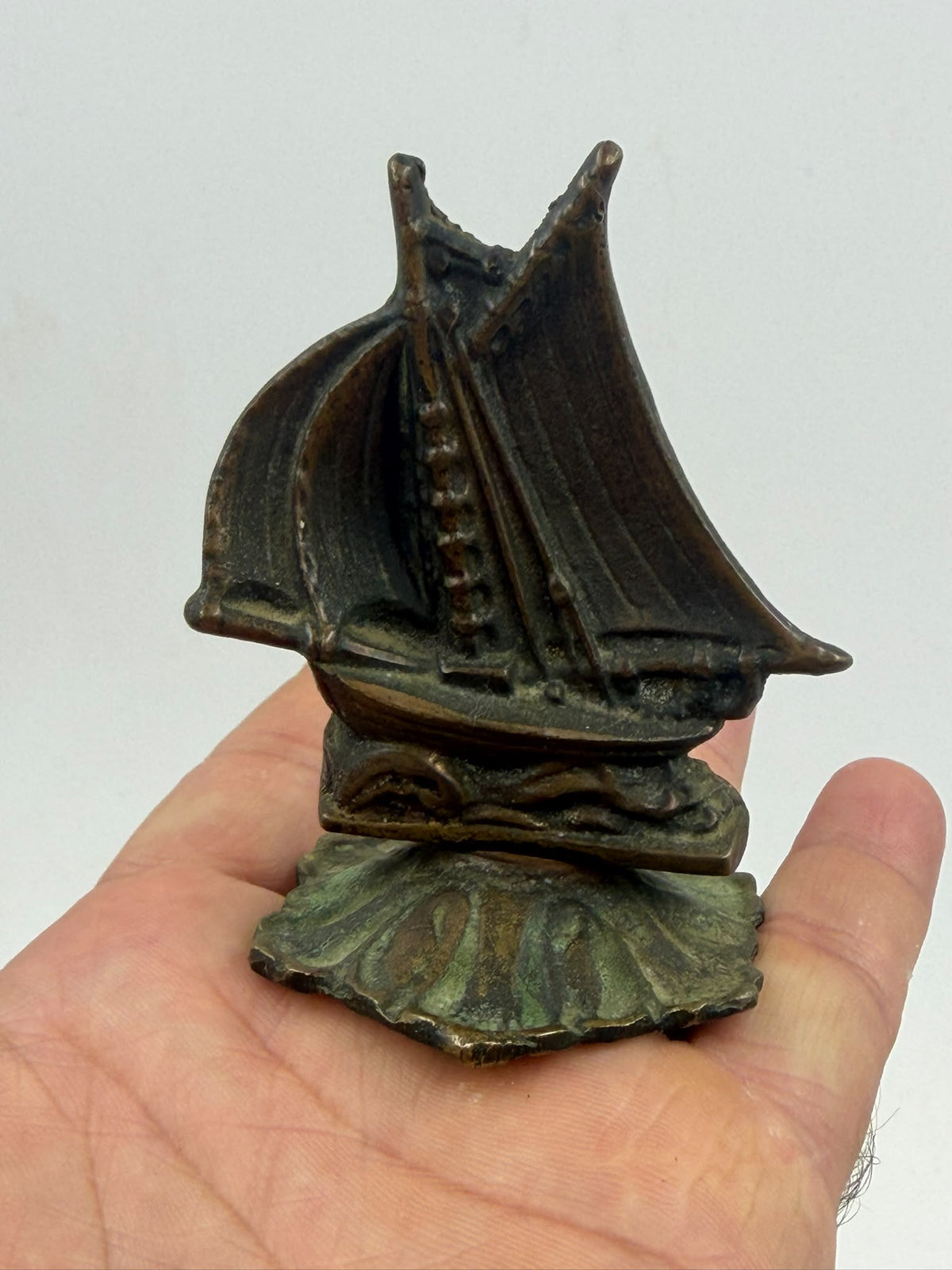 Antique brass sailboat figurine – height measurement with ruler