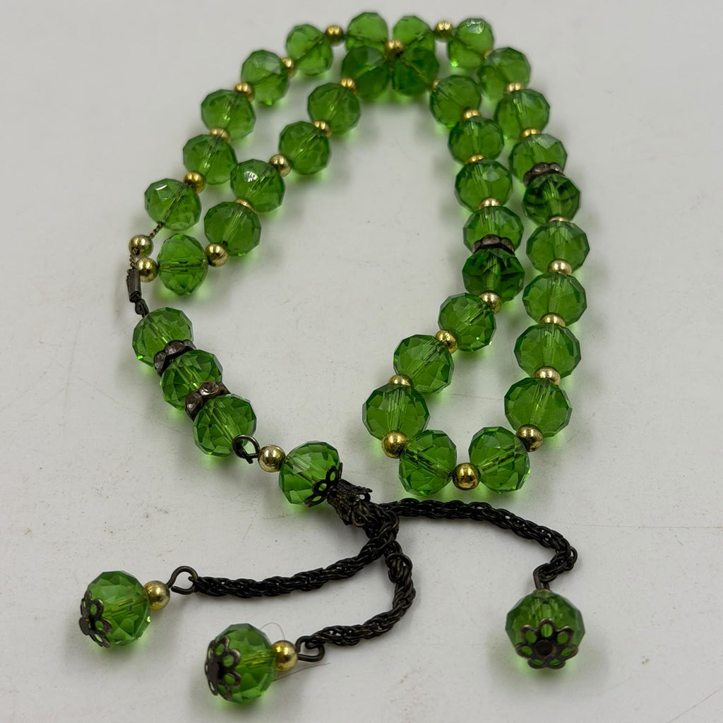 Green crystal misbaha - detail view coiled