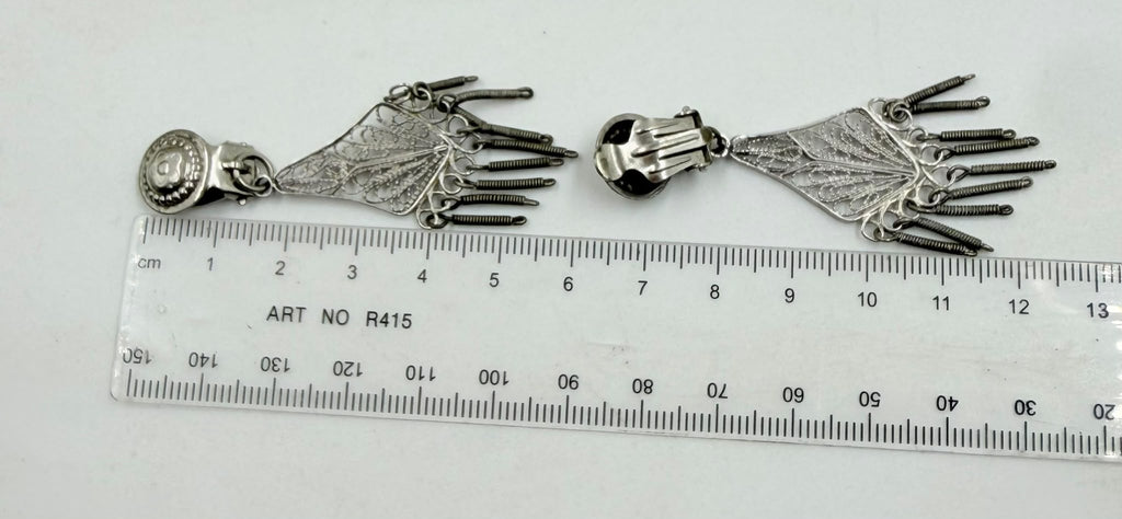 Weight scale showing 7.95 grams - both earrings with clip tops