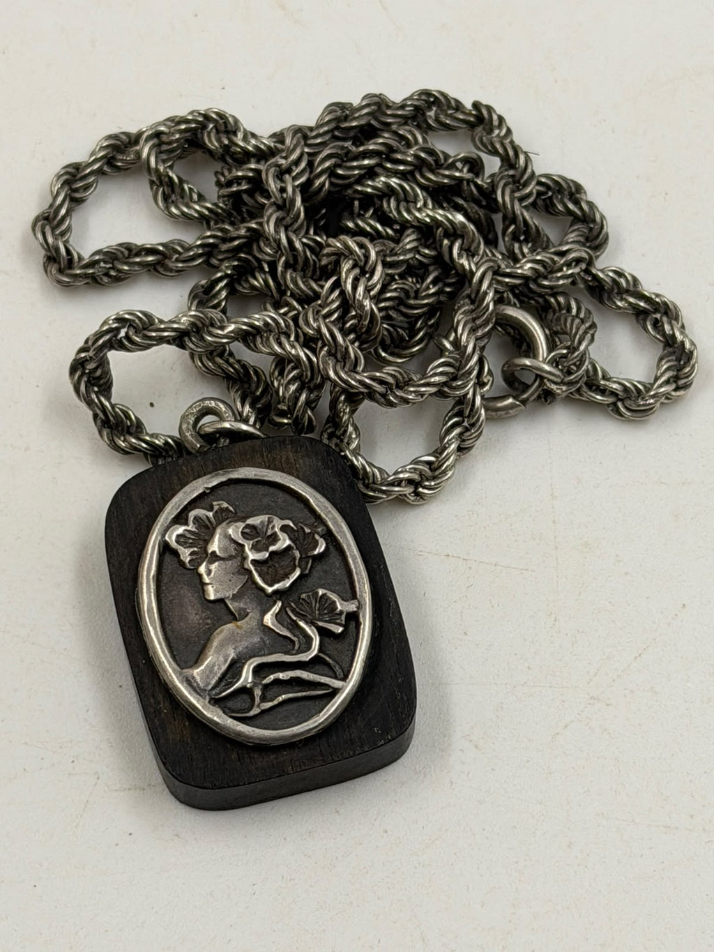Full length of silver rope chain 64cm with ruler