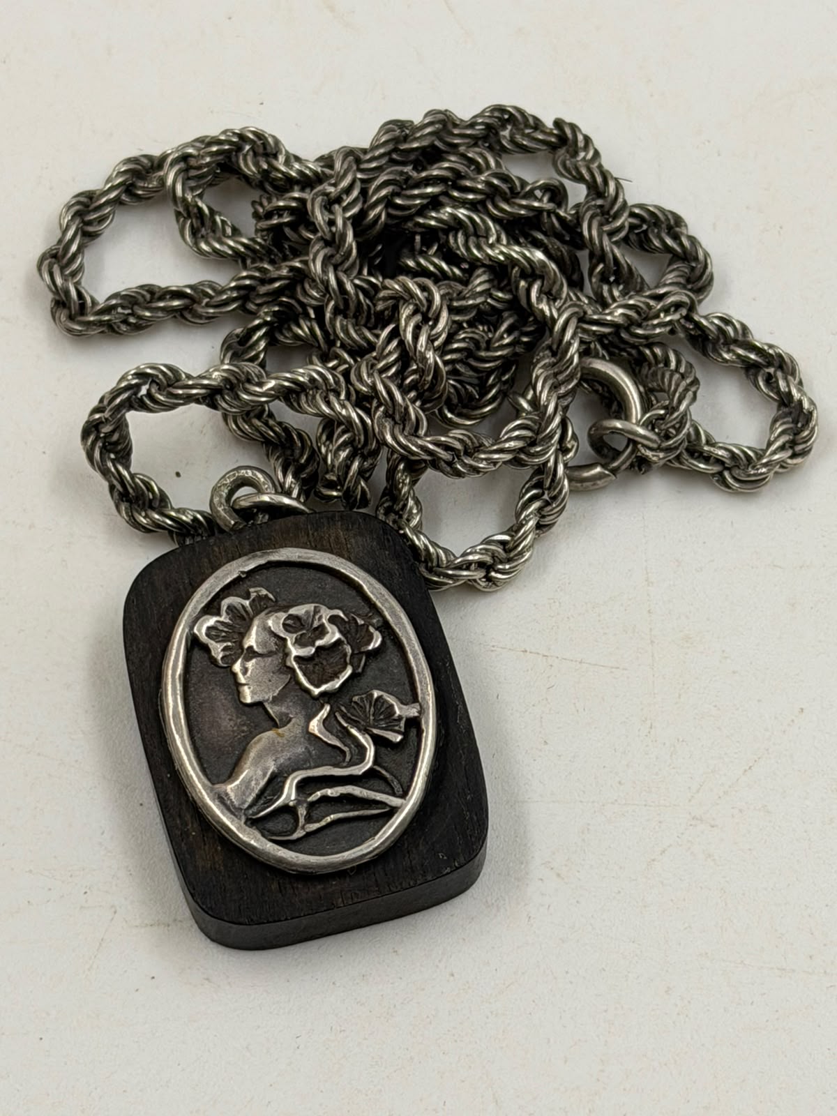 Full length of silver rope chain 64cm with ruler