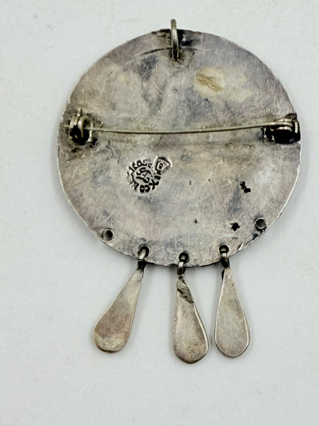 Weight scale showing 15.87 grams
