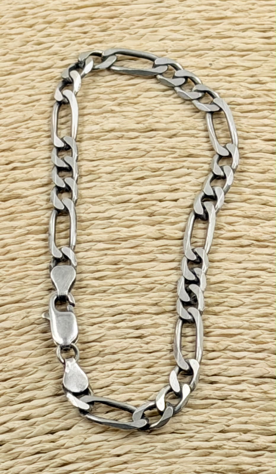 Lobster clasp with 925 stamp detail