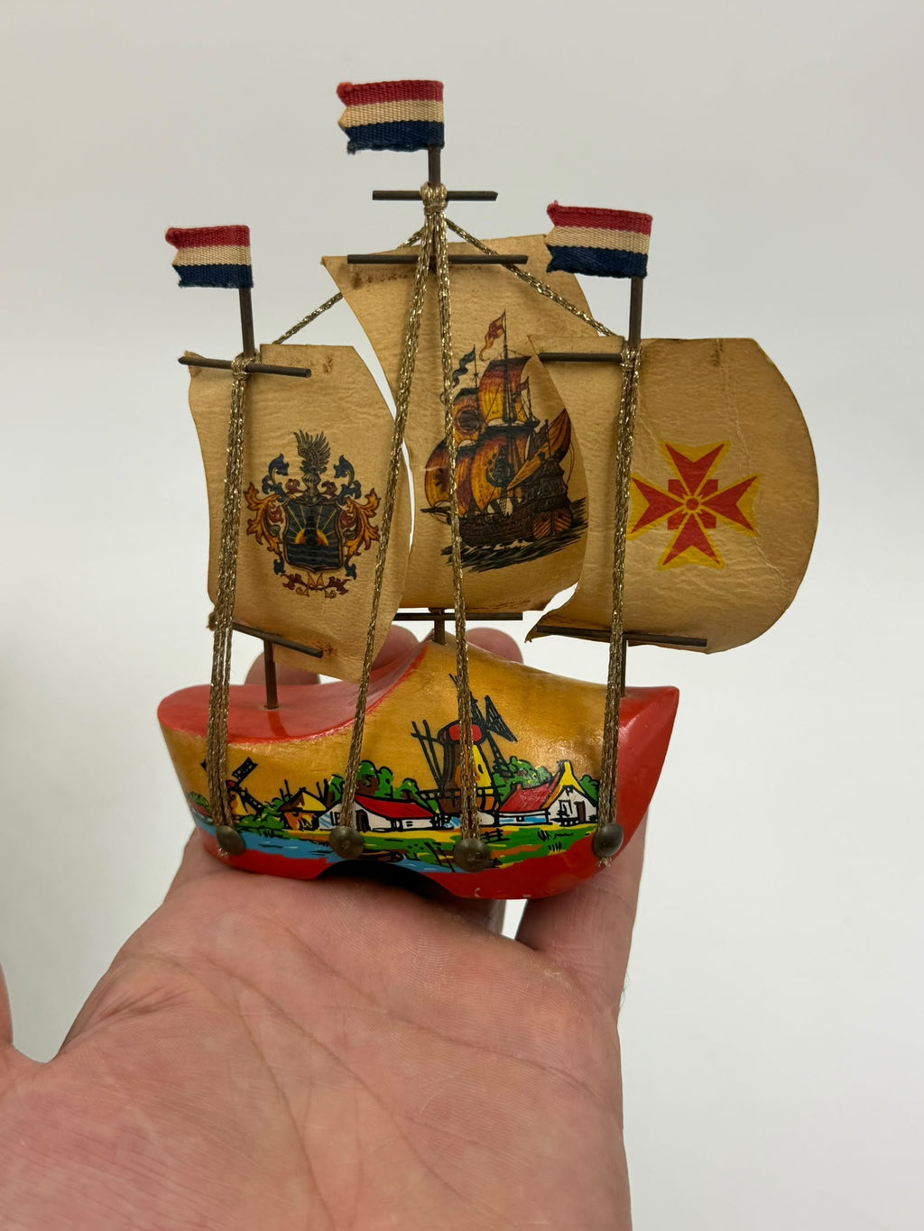 Dutch clog ship – angled side view detail