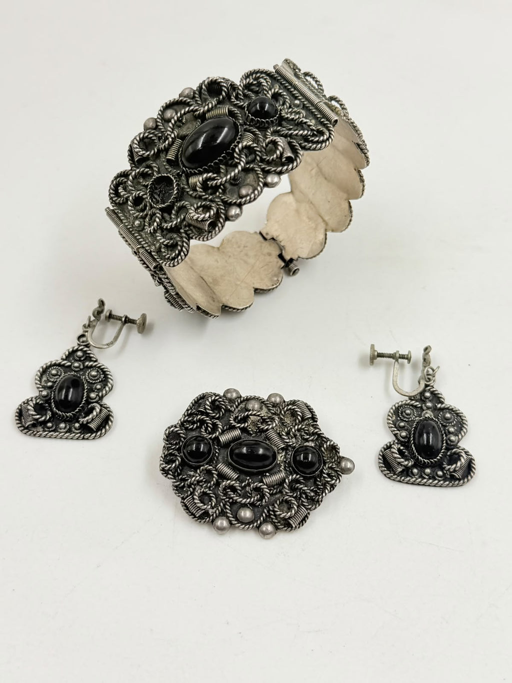 Silver filigree bracelet detail - black onyx cabochon beads