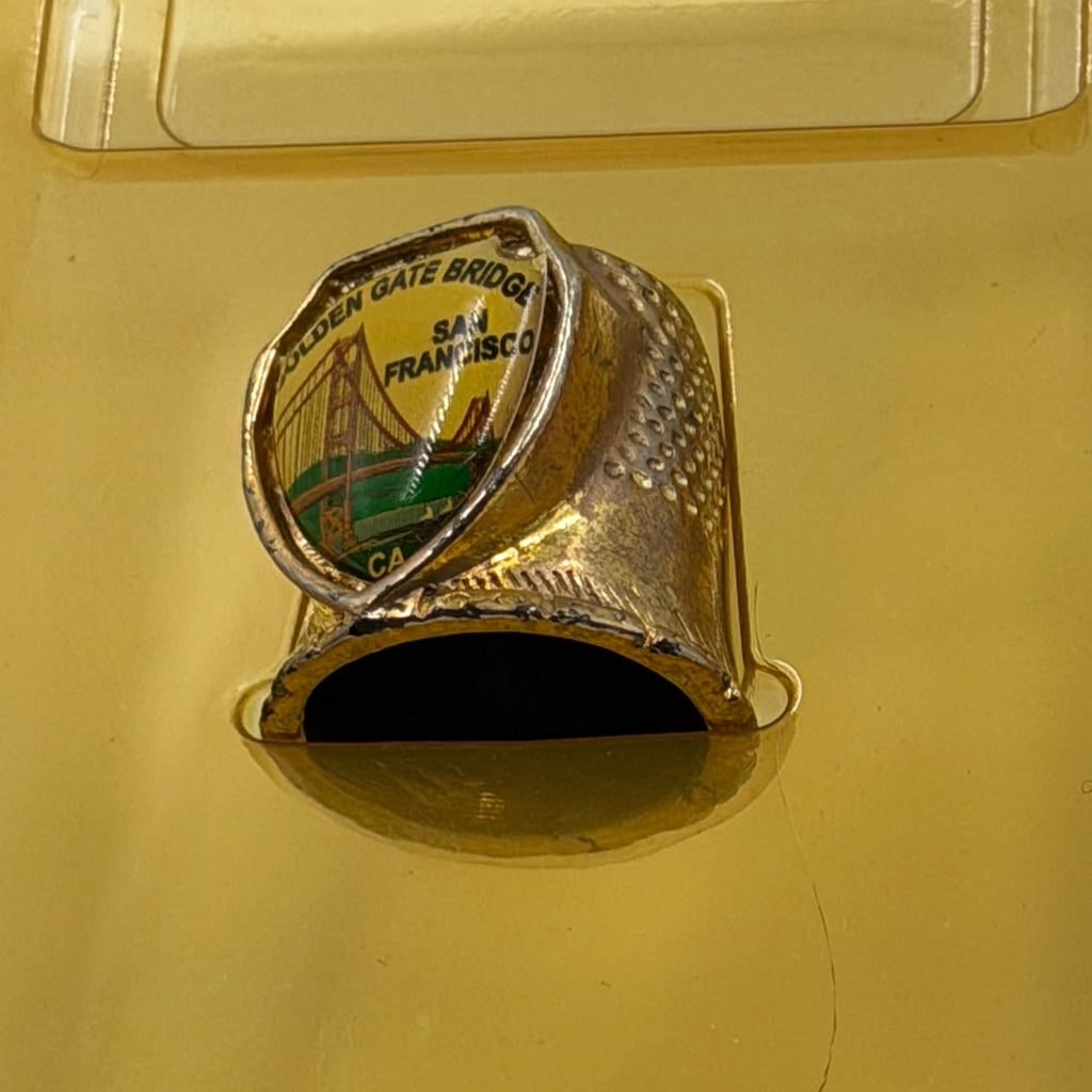 Vintage FORT USA gold thimble – close-up of Golden Gate enamel shield
