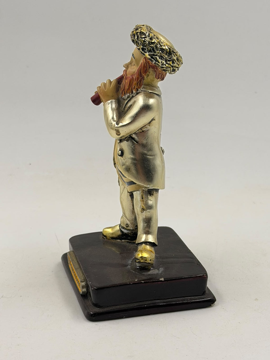 Jerusalem Jewish figurine – close-up of gold Shtreimel hat and face