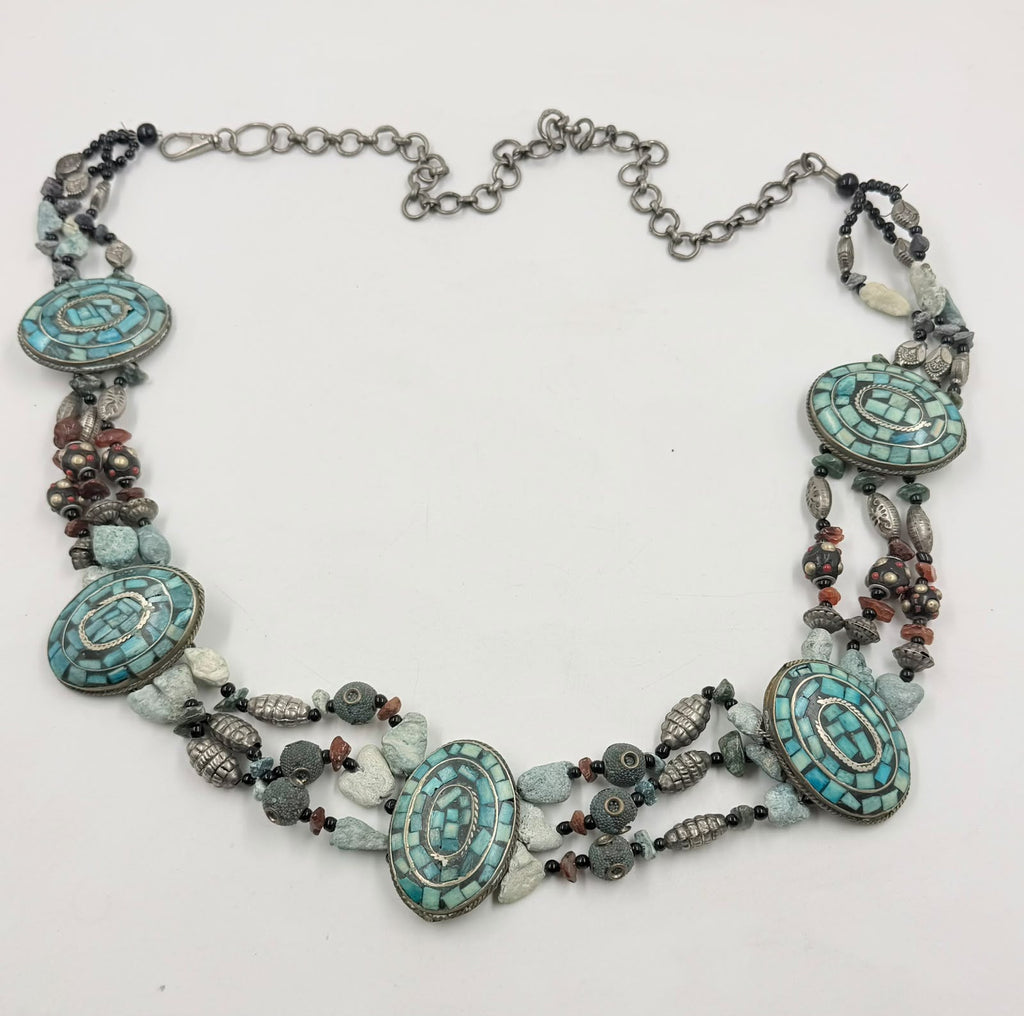Belt on display bust – single strand view