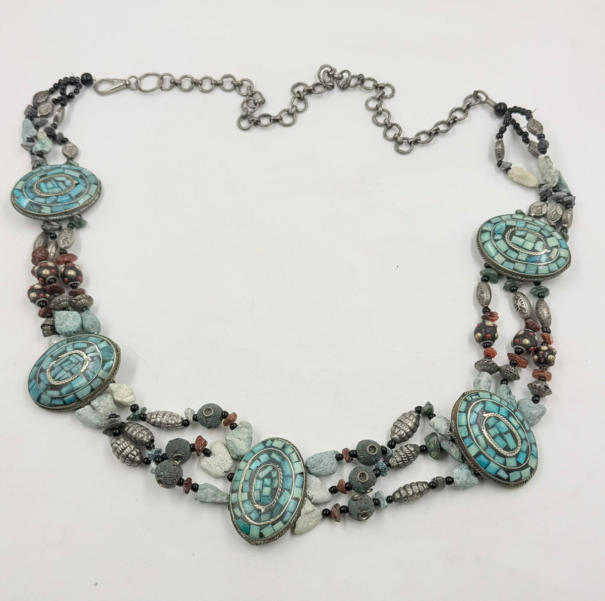 Belt on display bust – single strand view