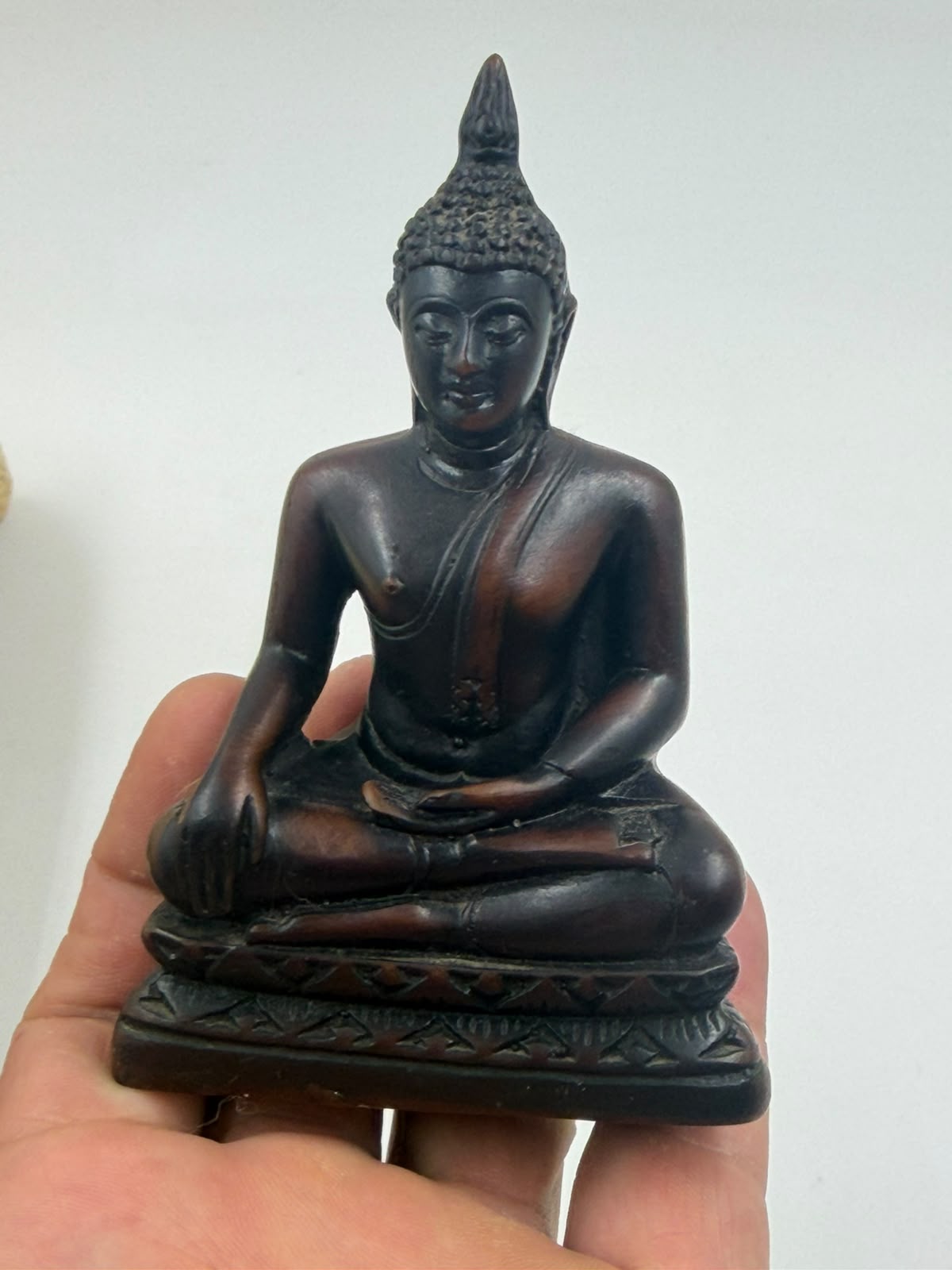 Seated Meditation Buddha Resin Figurine – 7x11.5cm | Thai Style Bronze-Finish Sculpture | Home Décor Collectible