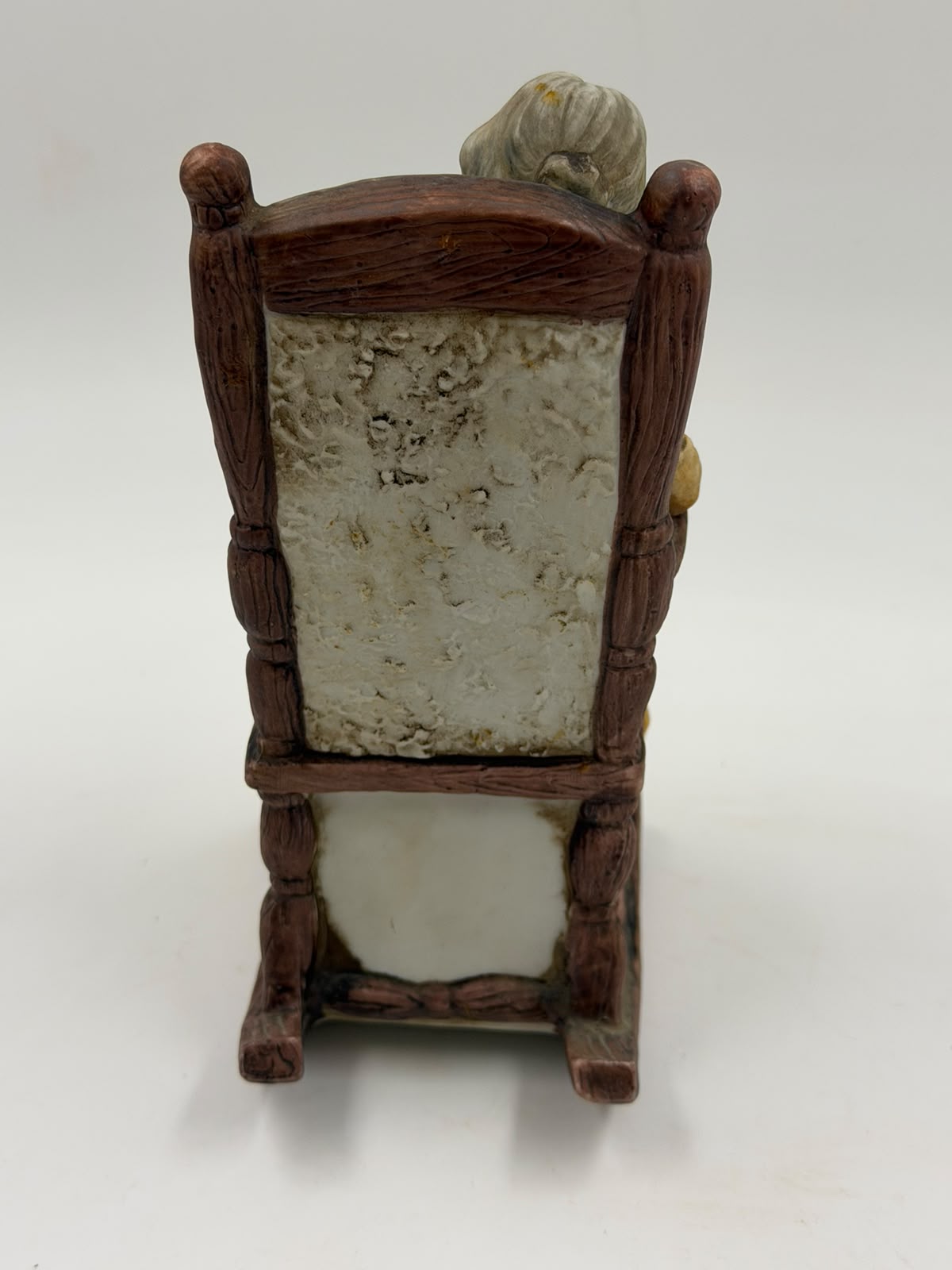 Vintage resin grandma reading figurine three-quarter view