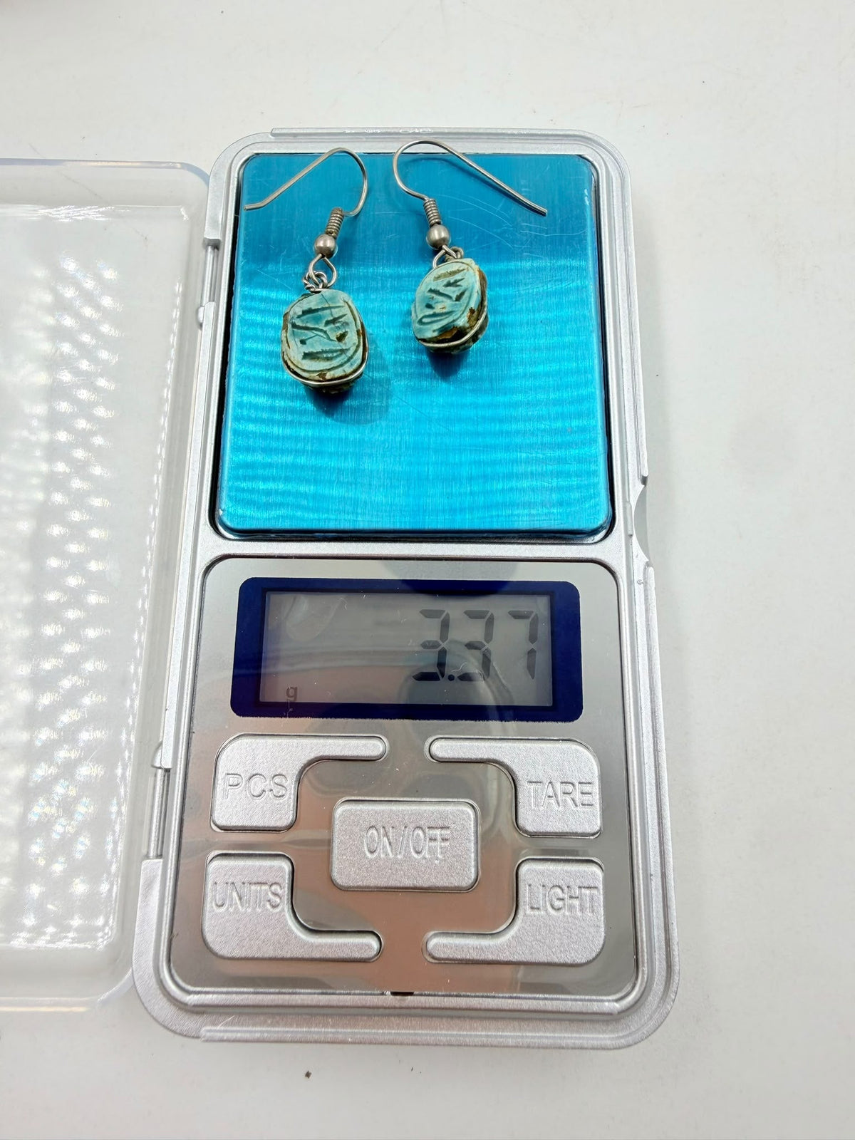 Weight scale showing 3.27 grams - both earrings