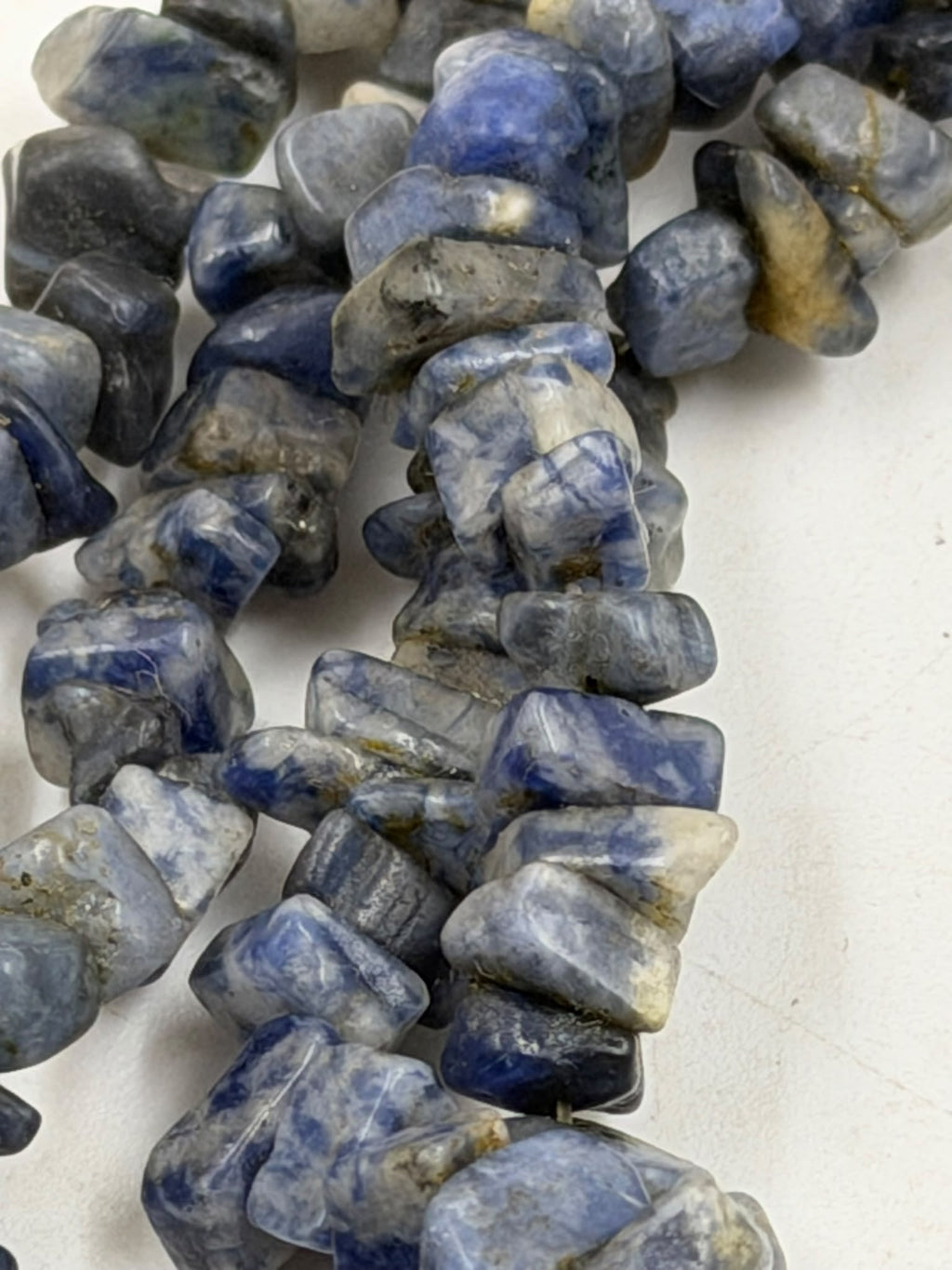 Natural sodalite chip necklace length measurement 48cm with ruler