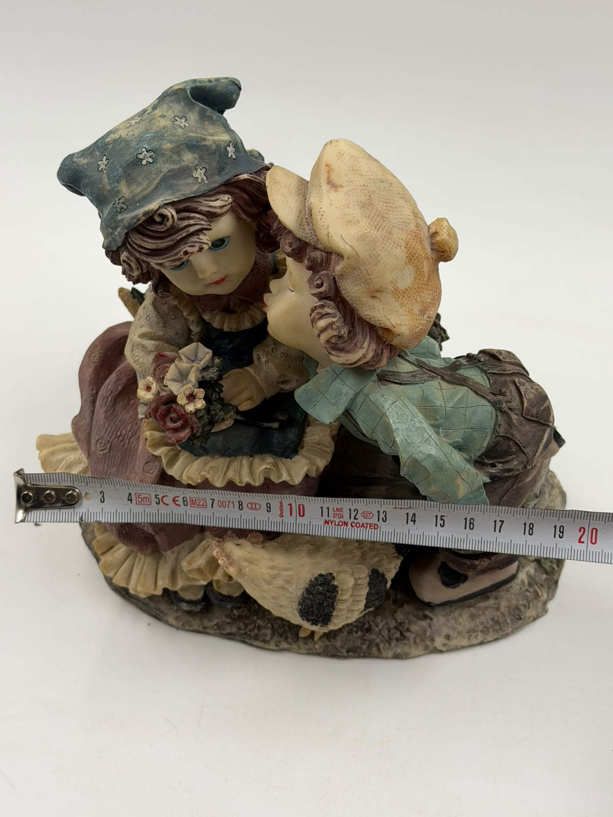 Vintage Victorian resin kissing couple figurine front view