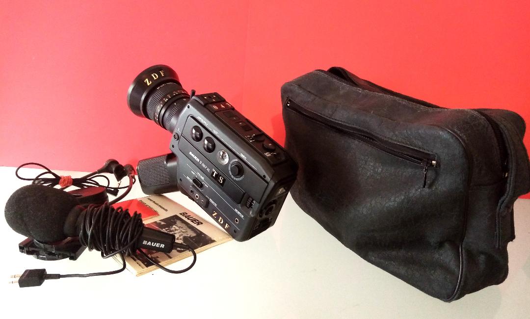 Bauer S 207 XL — Vintage Super 8 Movie Camera with Original Case & Microphone