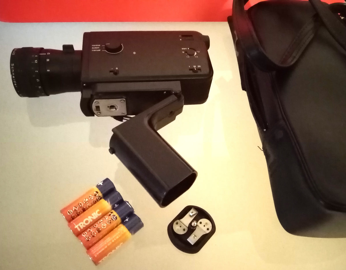 Braun Nizo S 2 Super 8 Movie Camera & Original Case – Vintage Design with Schneider Variogon Lens