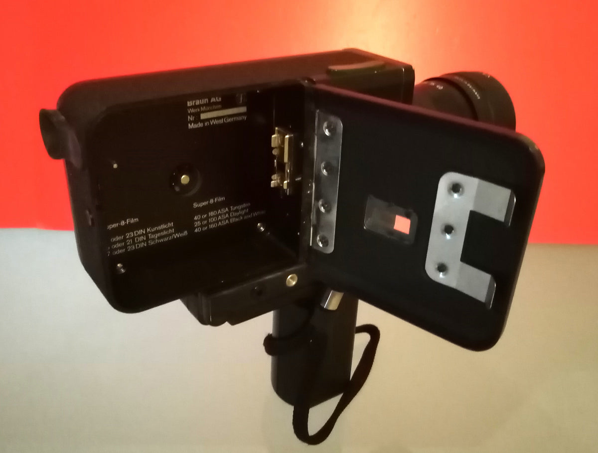 Braun Nizo S 2 Super 8 Movie Camera & Original Case – Vintage Design with Schneider Variogon Lens